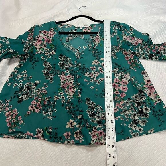 Cupcakes‎ and Cashmere Nadette Turquoise Pink Floral V Neck Blouse - Picture 4 of 8
